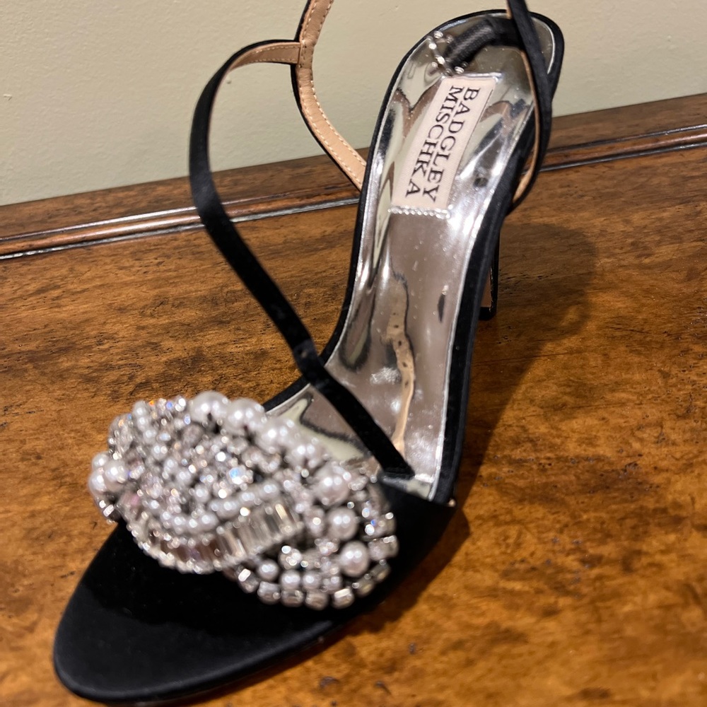 Badgley Mischka satin 👡